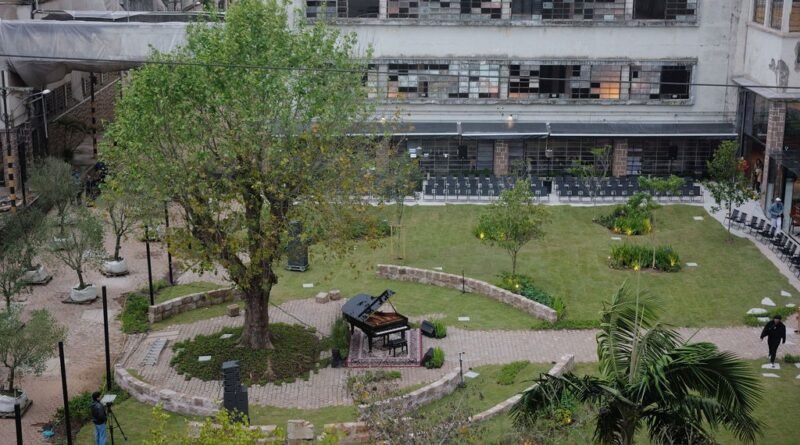 Instituto Caldeira inaugura praça com soluções baseadas na natureza